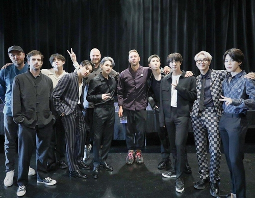 (AMPLIACIÓN) La colaboración entre BTS y Coldplay 'My Universe' debuta en el 1er. lugar del listado 'Hot 100' de Billboard