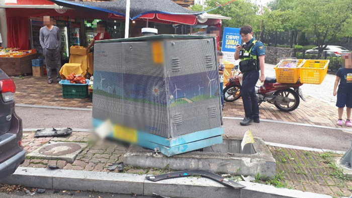 만취운전자 대낮 변압기 들이받아…1시간 정전