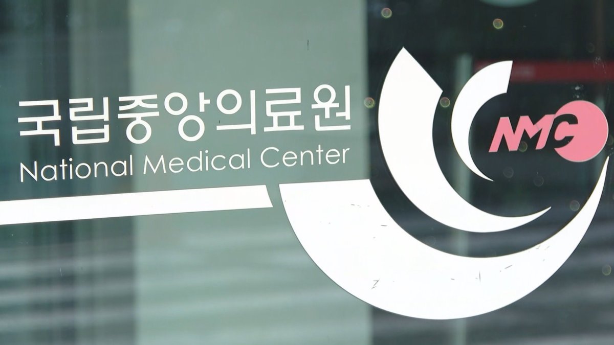 12번째 사망자 발생…국내 누적 확진자 1천명 넘어
