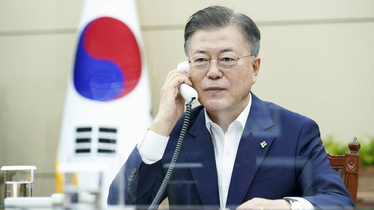 문대통령, 이준석 대표에 축하전화…"정치사 길이 남을 일"
