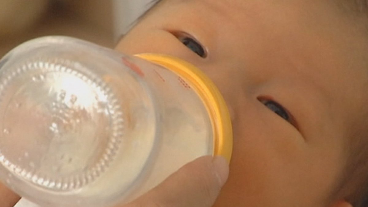 중국 저출산 대책이 모유수유율 높이기?…"우리가 소냐"