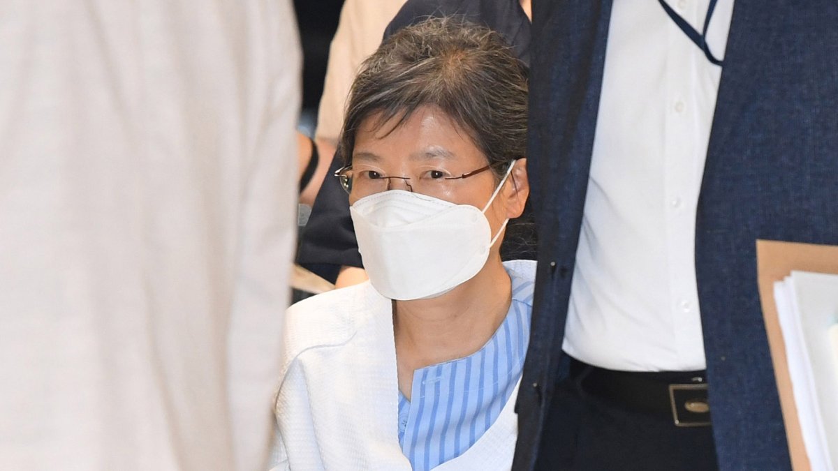 박근혜 전 대통령 퇴원 늦어질 듯…"건강 회복 더뎌"