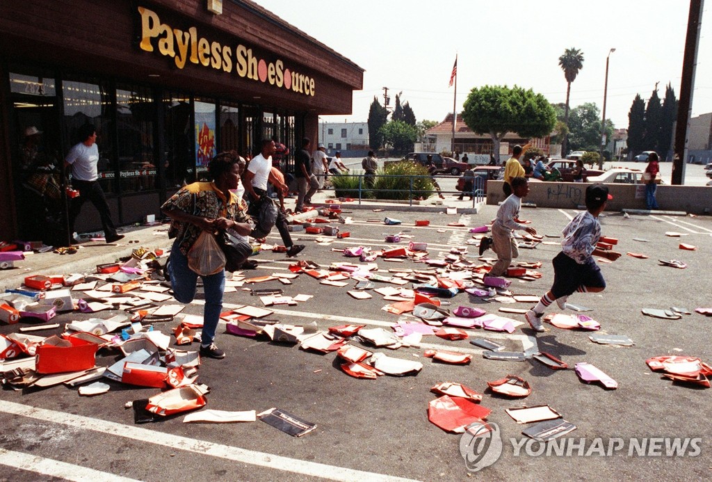 1992년에 있었던 LA 폭동 현장 (AP=연합뉴스 자료사진)