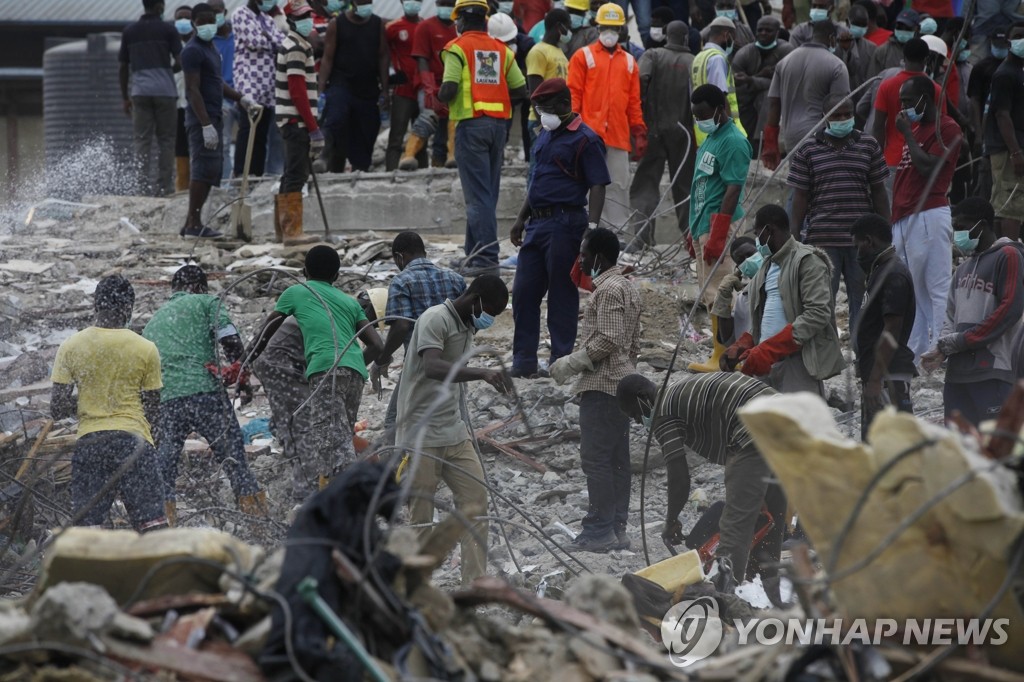 나이지리아 교회 부속건물 붕괴사고 (AP=연합뉴스)