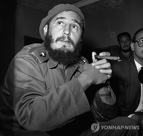 1961년 시가를 피우는 피델 카스트로