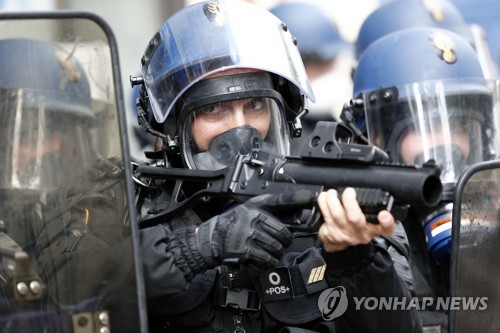 파리 노동절 집회의 경찰