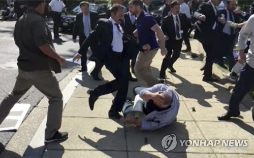 미국서 시위대를 폭행하는 에르도안 대통령 경호원들