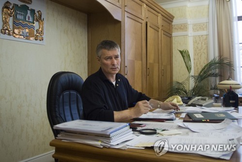 시장 직선제가 폐지되면서 퇴출되는 예브게니 로이즈만 예카테린부르크 시장
