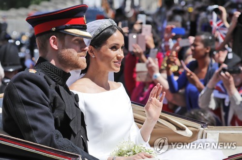 지난 5월 결혼 당시 해리 왕자와 마클 왕자비의 모습 [AP=연합뉴스]