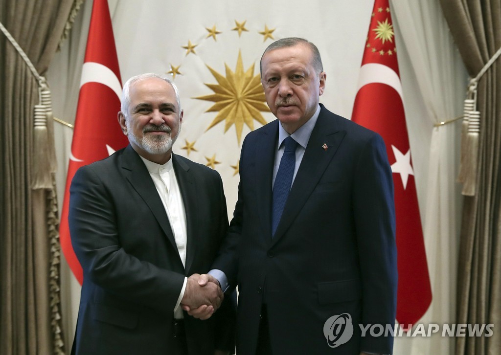 앙카라에서 에르도안 터키 대통령(오른쪽)과 면담한 자리프 이란 외무장관