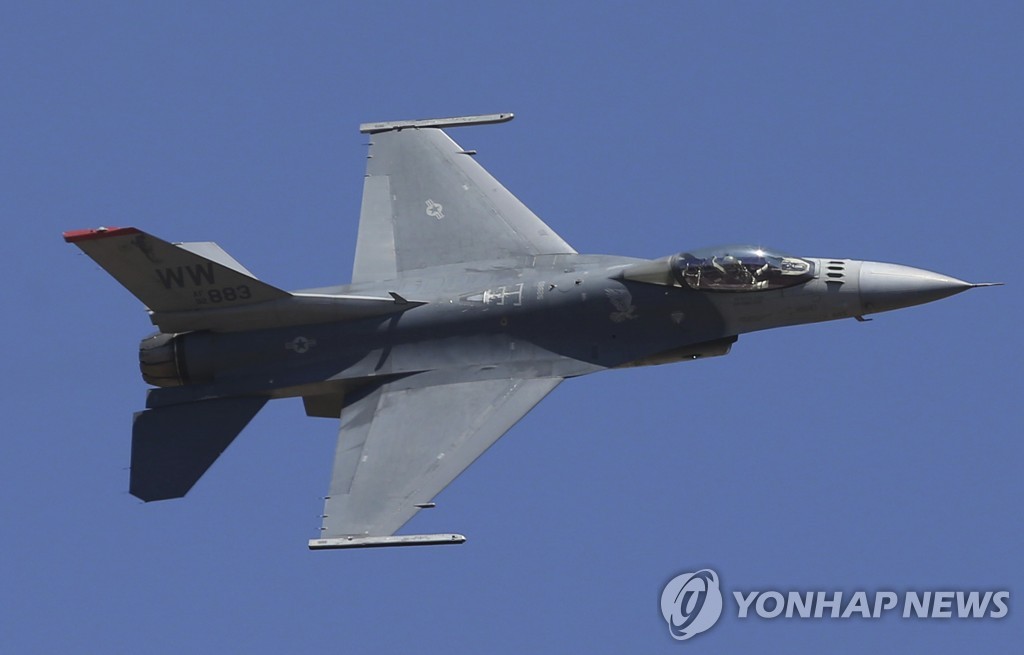 美 F-16 전투기