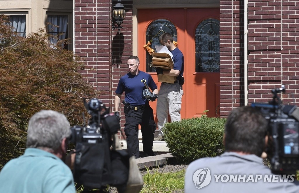FBI, 전미자동차노조 위원장 자택 압수수색