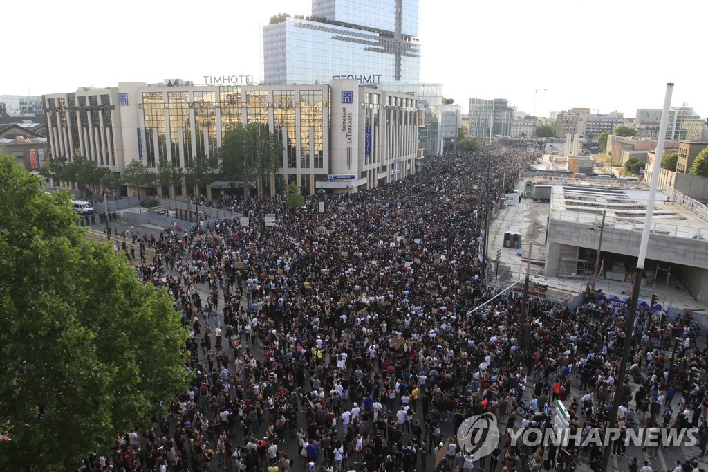 America Protests France