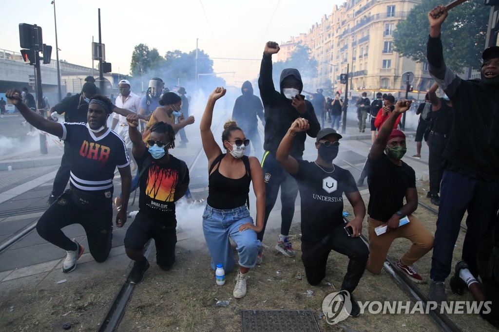 America Protests France