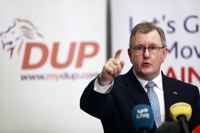 북아일랜드 연방주의 정당 대표, 성범죄 의혹에 사퇴