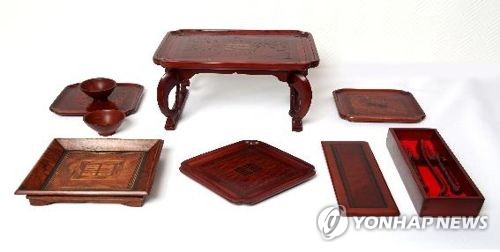 지난해 울산공예품대전 대상작 '2인 찻상과 약상 겸 다식판'