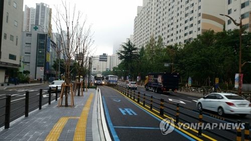 30일 개통한 부산 해운대구 올림픽교차로~운촌삼거리 중앙버스전용차로