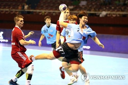헝가리를 상대로 슛을 던지는 박광순(경희대)
