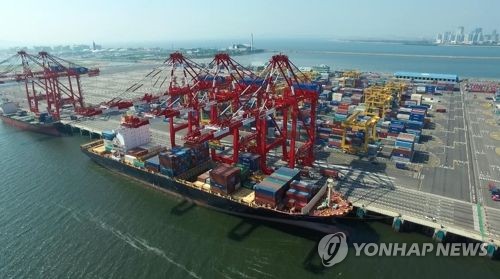 인천 신항 컨테이너부두 전경