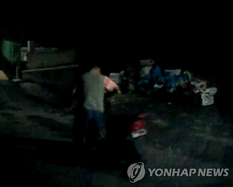 똑같은 옷차림에 덜미가 잡힌 A씨