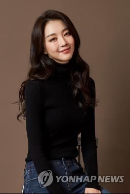 장희진 측 "사업가와 열애 중…결혼 얘긴 일러" - 1