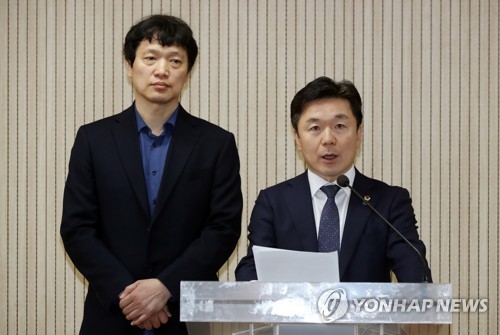 기자회견하는 김희철 인천시의회 산업경제위원장
