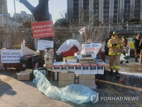 지난 14일 현장에 출동한 소방당국 관계자 모습