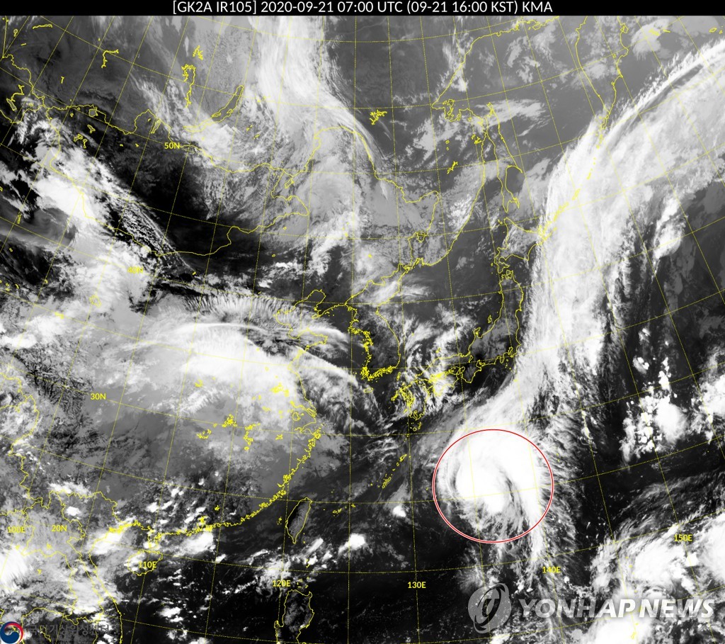 12호 태풍 돌핀 위성사진(21일 오후 4시 현재)
