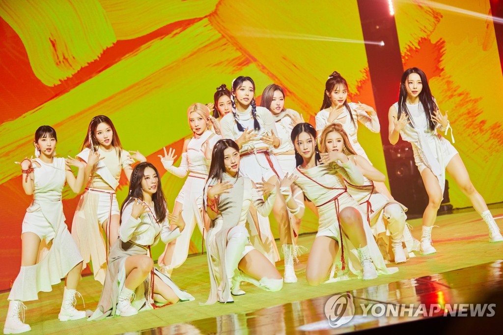 En la imagen de archivo, proporcionada por Blockberry Creative, se muestra al grupo femenino de música K-pop LOONA. (Prohibida su reventa y archivo)