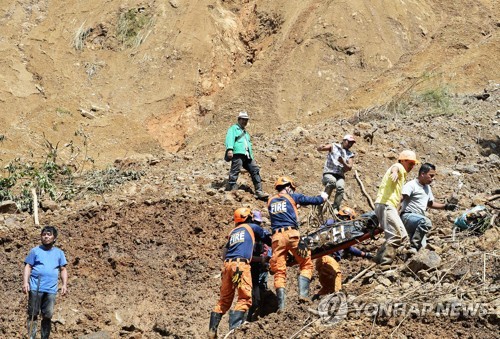 산사태로 매몰된 필리핀 광부들 구조 작업 [AFP=연합뉴스]