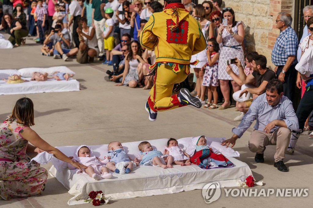 SPAIN-TRADITION-RELIGION-FESTIVAL-TOURISM