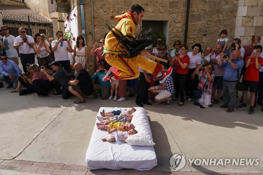 SPAIN-TRADITION-RELIGION-FESTIVAL-TOURISM