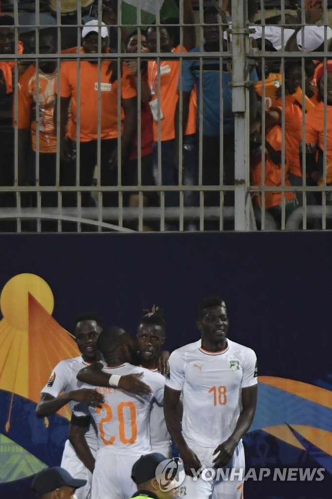 골 세리머니를 펼치는 코트디부아르 선수들