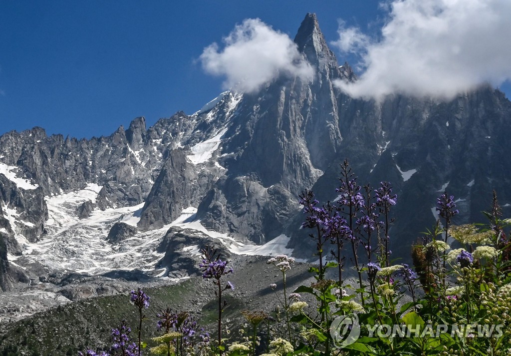 FRANCE-TOURISM-MOUNTAIN-GLACIER