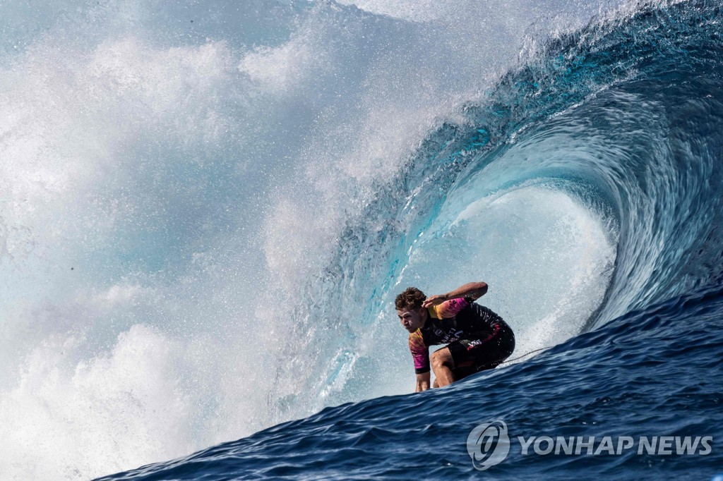 TAHITI-SURFING