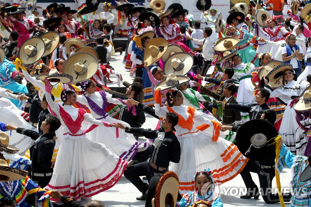 MEXICO-GUINNESS-MARIACHI-DANCE