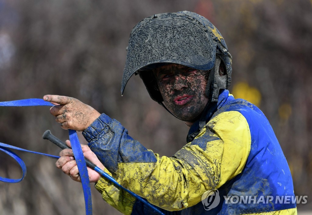 GERMANY-TRADITION-HORSE RACE-MUD-FEATURE