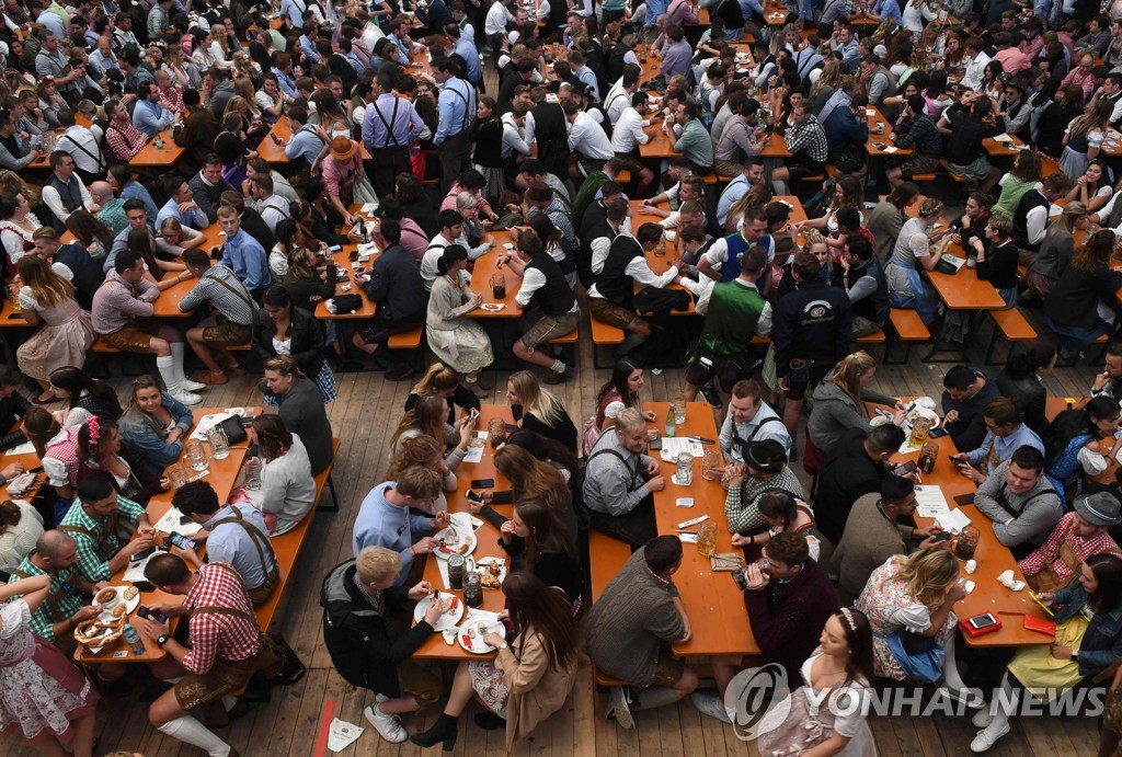 GERMANY-LIFESTYLE-OKTOBERFEST-BEER-FESTIVAL-CULTURE