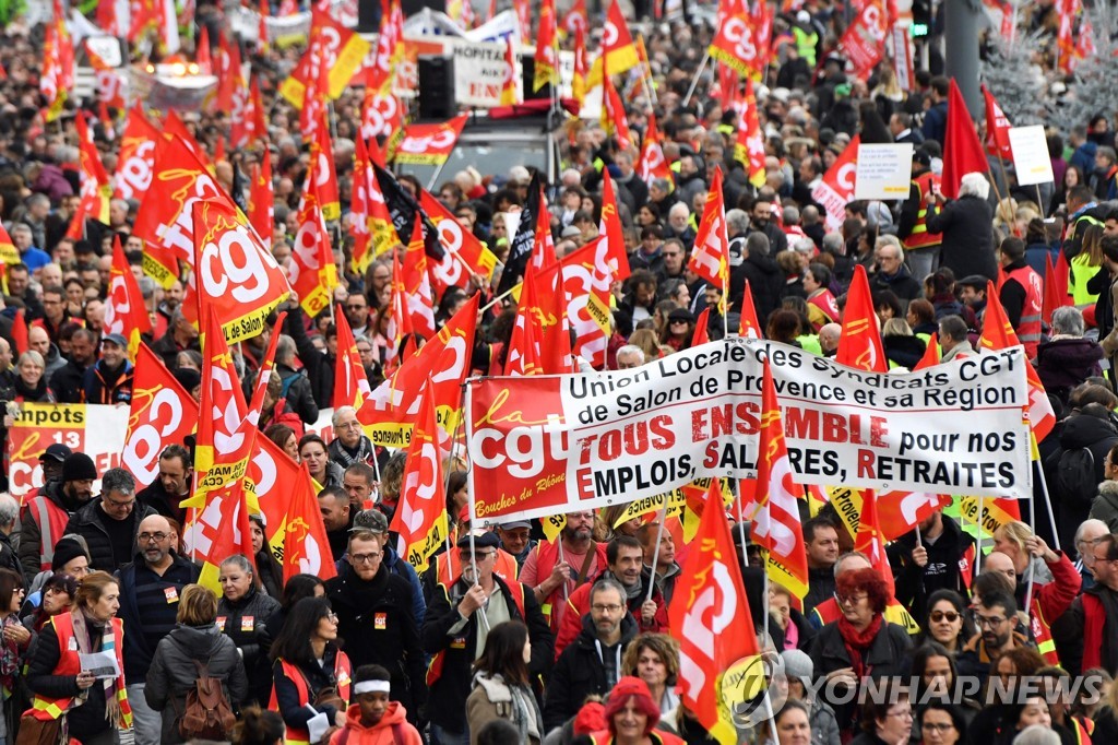 프랑스 전국 250곳서 연금개편 저지 집회·총파업