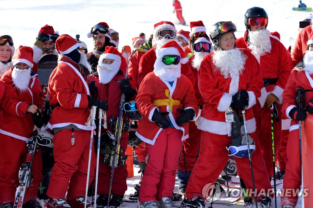 US-SANTA-FUNDRAISER