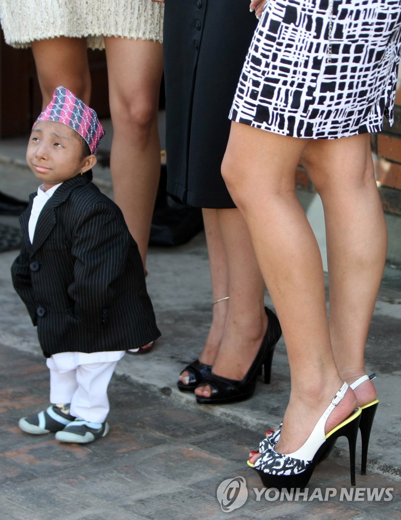 FILES-NEPAL-GUINESS-RECORD-SHORTEST