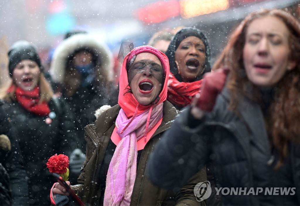 TOPSHOT-US-politics-gender-rights-demonstration