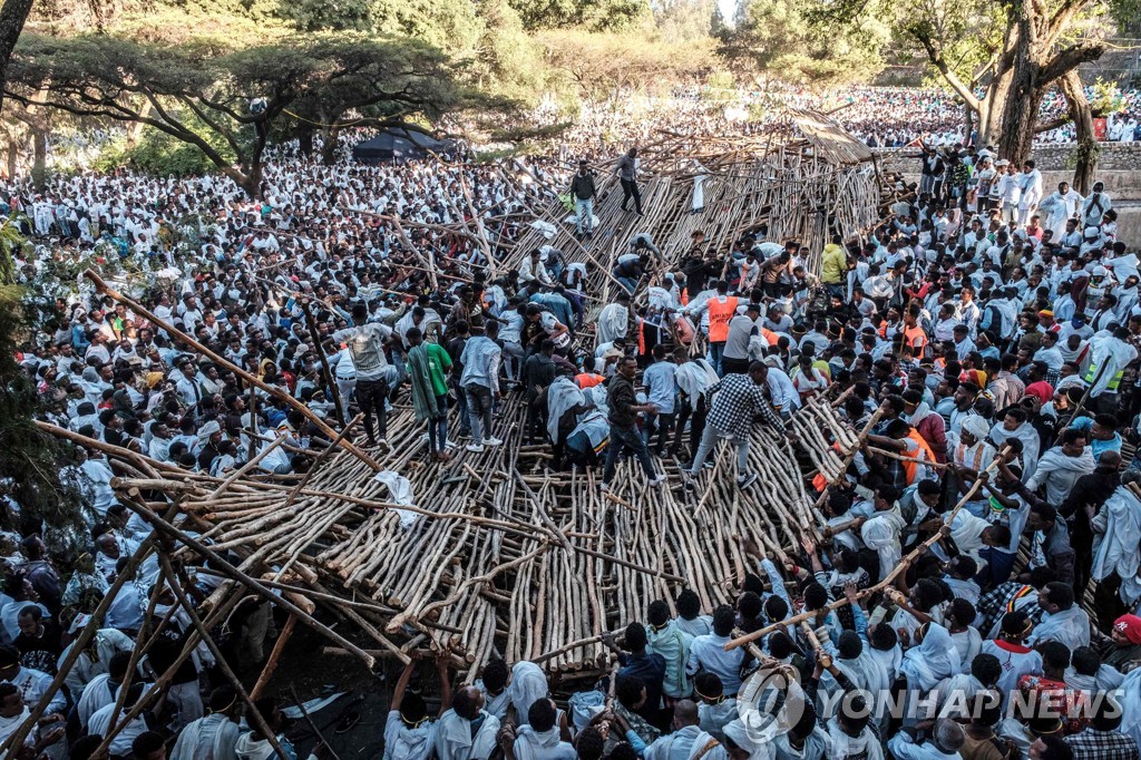 에티오피아서 종교행사 도중 관중석 붕괴…"최소 10명 사망"