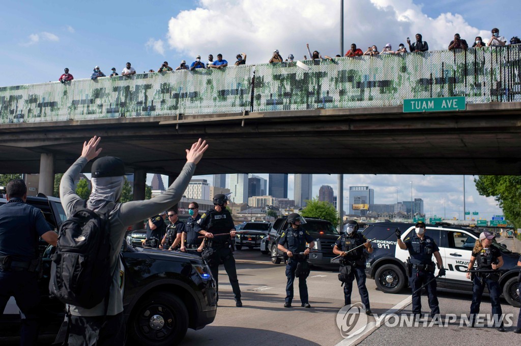 US-POLITICS-POLICE-JUSTICE-RACE-DEMONSTRATION-RACISM