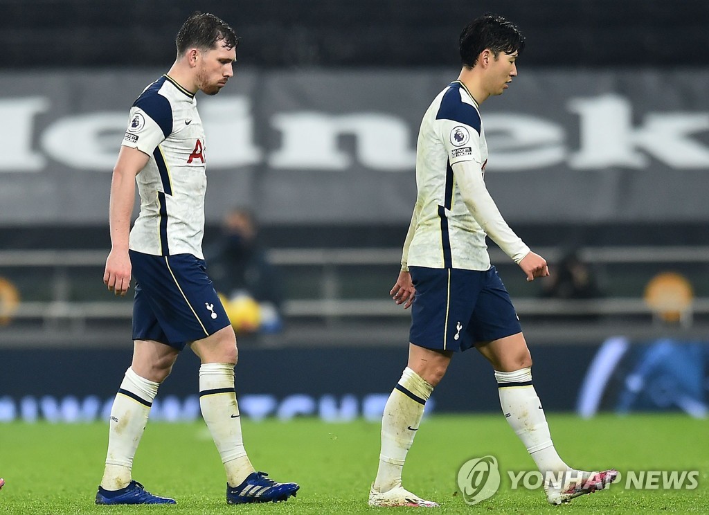 FBL-ENG-PR-TOTTENHAM-FULHAM