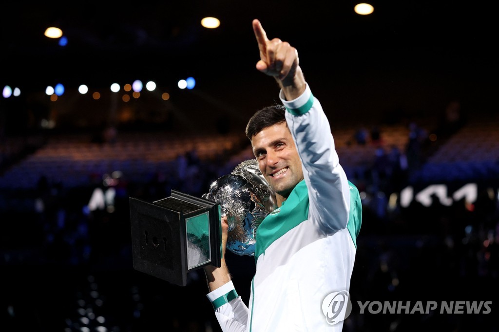TENNIS-AUS-OPEN-PODIUM