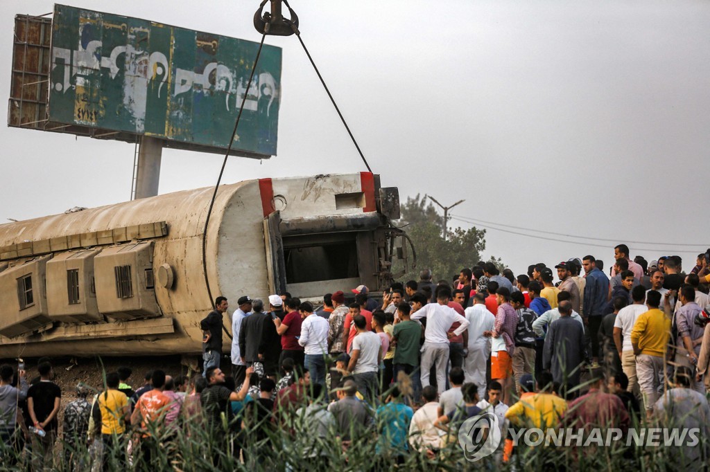 이집트 카이로 인근서 열차 탈선…100여명 사상