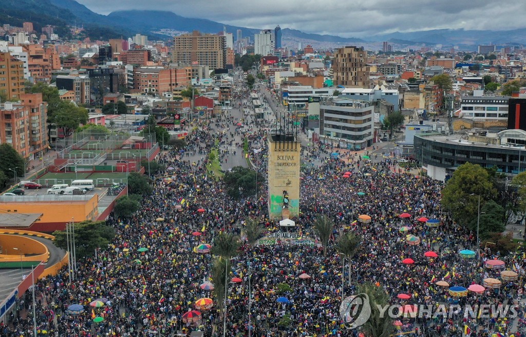 15일(현지시간) 콜롬비아 보고타 시위