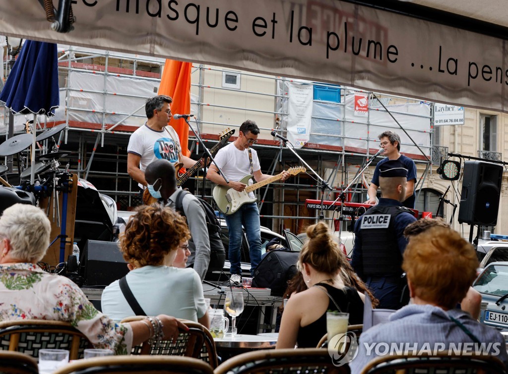FRANCE-MUSIC-FESTIVAL-HEALTH