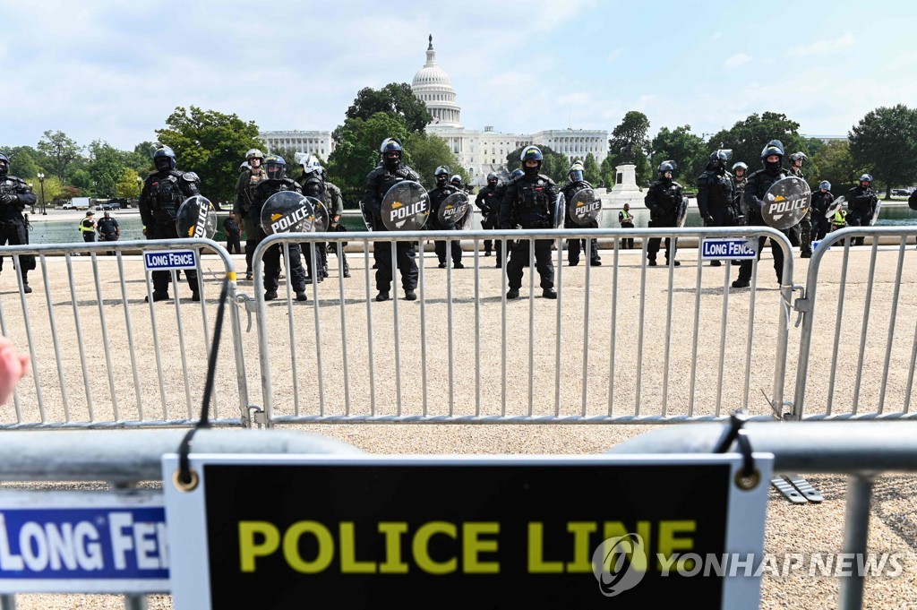 US-POLITICS-POLICE-PROTEST-DEMOCRACY